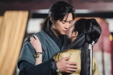 달이 뜨는 강 나인우-김소현, 애틋 입맞춤 포착...아련함 폭발