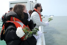 3015함 사고 해역 도착하자 미안해 사랑해 눈물의 진도 바다