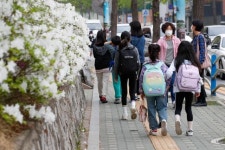 코로나로 답답한 초등학생들 학교 가서 체육수업 하고 싶어요