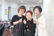 남편 사별 후 올케·조카 운영 미용실은 집, 손님은 가족