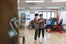 서울시 백신 접종하면 경로당·복지관서 음식물 섭취 가능