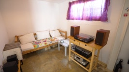 [집 공간 사람] 3,000장 CD가 빼곡히... 층간소음 대신 소리 채운 30년 된 구옥