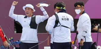 남자 양궁 단체전도 금메달…김제덕 2관왕
