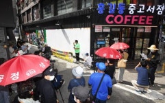 김건희 저격 노리다 동네 낙서판 된 쥴리 벽화[사진잇슈]