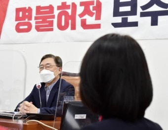 따뜻한 보수라고?... 최재형의 정책관은 '찐보수'에 가까웠다