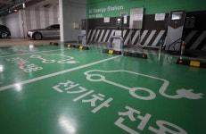 기존 아파트에도 3년 내 주차장 2%에 전기차 충전기 생긴다