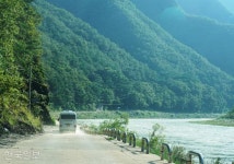 가성비 갑 동강 전망... 발아래 굽이굽이 눈부신 여울 [자박자박 소읍탐방]