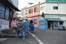 젊은 사람 떠난 자리, 외국인들이… 70년 토박이도 낯선 고향