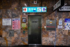 [뷰엔] 왜 장애인화장실만 남녀공용일까