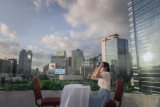 극장 밖에서 시작하는, 오직 나만을 위한 공연