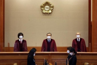 헌재 “선거일 기준 연령으로 투표권 정하는 선거법 합헌”