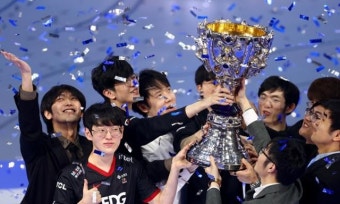 T1, 롤드컵 5회 우승 기록 차지! 역전 승으로 중국팀 BLG 격파하여 최강의 존재 증명