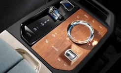 [시승기] 새로운 시대가 왔음을 알리는 존재, BMW iX xDrive40 퍼스트 에디션