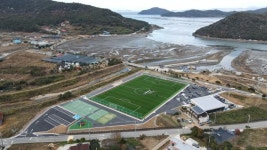 외딴섬 완도 보길도에 축구장 들어섰다