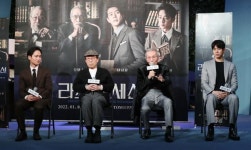 오일남 벗고 프로이트로 돌아온다… 오영수가 선택한 연극 라스트 세션