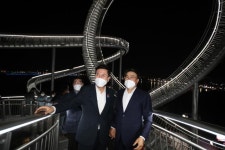 9초에 한 명씩 밟았다 포항 스페이스 워크 인기