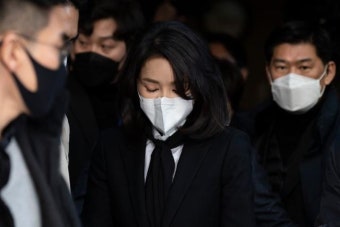 김건희 리스크, '영부인 없는 청와대'로 돌파?... 전문가들 '갸웃'