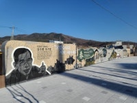 대추 화장실 흑역사 군위, 2억 넘는 관광 안내석 깨지고 떨어지고…