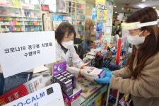 24시간 해라 vs 여건 안 된다… 오미크론 오는데, 의원 재택치료는 난항