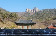 백제 부흥 꿈 쪼개진 바위... 매창 이화우 사랑 엮은 산사[자박자박 소읍탐방]