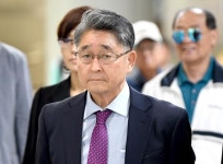 '5·18 北 개입설' 지만원 항소심도 징역 2년…코로나로 구속 면해