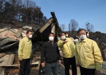 역대 최대로 번지는 산불… 울진·삼척 특별재난지역 선포