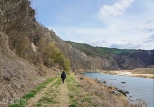 앞섬·뒷섬 산속 섬마을... 물돌이 강변 따라 봄소풍 가는 길 [자박자박 소읍탐방]