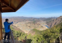 '앞섬·뒷섬' 산속 섬마을... 물돌이 강변 따라 봄소풍 가는 길 [자박자박 소읍탐방]