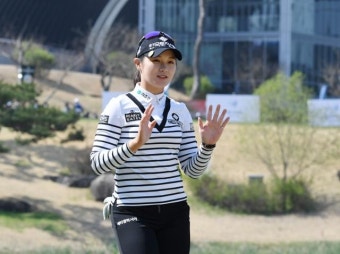 [메디힐 한국일보 챔피언십] '구름 관중' 몰고 다닌 박현경 