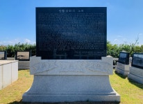 개발에 쫓겨난 제자리 실향민들...흔적없는 고향터엔 쓸쓸한 망향비만이 [김시덕의 이 길을 따라가면]