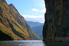 천혜의 요새 풍경도 예술... 금사강 협곡 아슬아슬 명품 마을 [최종명의 차이나는 발품기행]