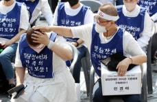 "시설도 병원도 아들 못 받는다니..." 발달장애인 엄마, 벼랑 끝 서다 대표 이미지