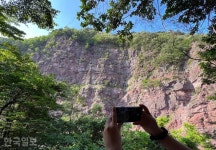 시간을 거슬러... 깊고 깊은 골짜기에 2개의 옥빛 폭포 [자박자박 소읍탐방]