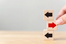 같은 두산공장 갔지만... 尹은 원전·文은 풍력 살폈다