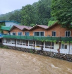 식당 턱밑까지 차오른 물…경기북부 영평천·왕숙천 ‘홍수주의보’