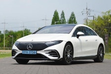 [시승기] 화려하게 피어난 메르세데스 전기차의 계보 – 메르세데스-벤츠 EQS 450+ AMG 라인