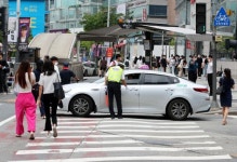횡단보도 앞 우회전 때 일단 멈춤 아니라고?...헷갈리는 도로교통법