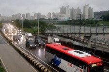 180㎜ 물폭탄… 선로점검 코레일 직원 참변, 도로 곳곳 통제