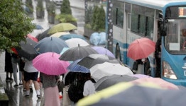 남해안 최고 159㎜ 물폭탄... 가물던 남부지방에 무슨 일이?