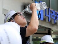 최고 온도 35도 넘는 폭염 시작... 올해도 더위에 쓰러지는 노동자들