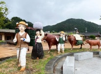 쪽빛 바다, 붉은 꽃잎... 울진 산불 까만 상처 보듬다 [자박자박 소읍탐방]
