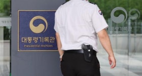 文정부 청와대 월성 원전 폐쇄 어떻게 결정됐나... 검찰, 대통령기록관 압수수색