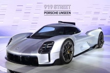 [리뷰] 모터스포츠의 영웅을 도로 위로 옮기려는 포르쉐의 의지 – 포르쉐 919 스트리트