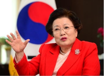 국가교육위원장에 '국정교과서 편찬위원' 이배용...편향성 논란
