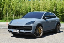 [시승기] V8의 심장으로 650마력을 자랑하는 폭발적인 SUV – 포르쉐 카이엔 터보 GT