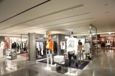 [단독] 외국 가서 실컷 보고 먹고 오세요 롯데백화점, 매년 직원 200명 해외 보낸다