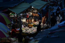 [왕태석의 빛으로 쓴 편지] 어머니 사랑 일깨워 준 자갈치 아지매