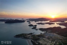 현실이 된 용바위 전설… 우주발사전망대의 황금빛 노을 [자박자박 소읍탐방]