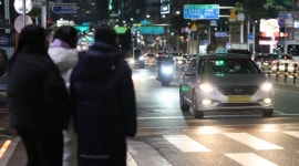 택시 심야할증료 인상 첫날... 부담 커져 vs 벌써 올렸어야