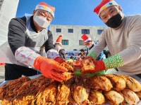 김치 산타로 변신한 대구 택시기사의 나눔축제